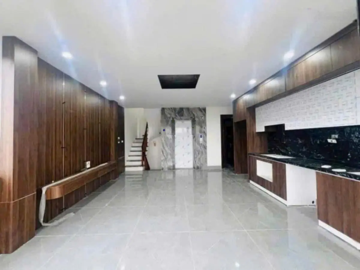Bán nhà phố Bồ Đề, Long Biên , 7 tầng,thang máy, lô góc 2 thoáng, ô tô 7 chỗ vào nhà