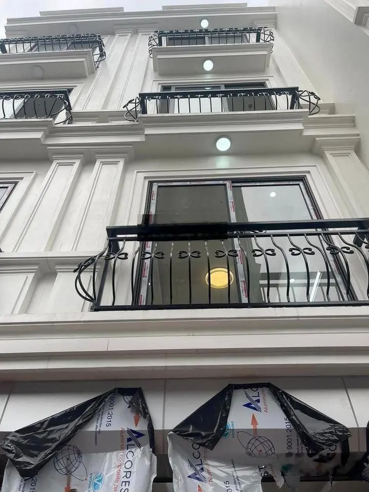 Bán nhà đường Thanh Lãm gần bến xe Yên Nghĩa ô tô tới cửa, lô góc 2 mặt thoáng 35m2 xây 5 tầng