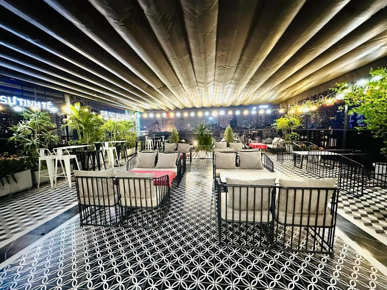 Tòa vip phố Hoàng Cầu, 9 tầng hoàn công, 234m2, MT 9.5m, dòng tiền 420 triệu/tháng