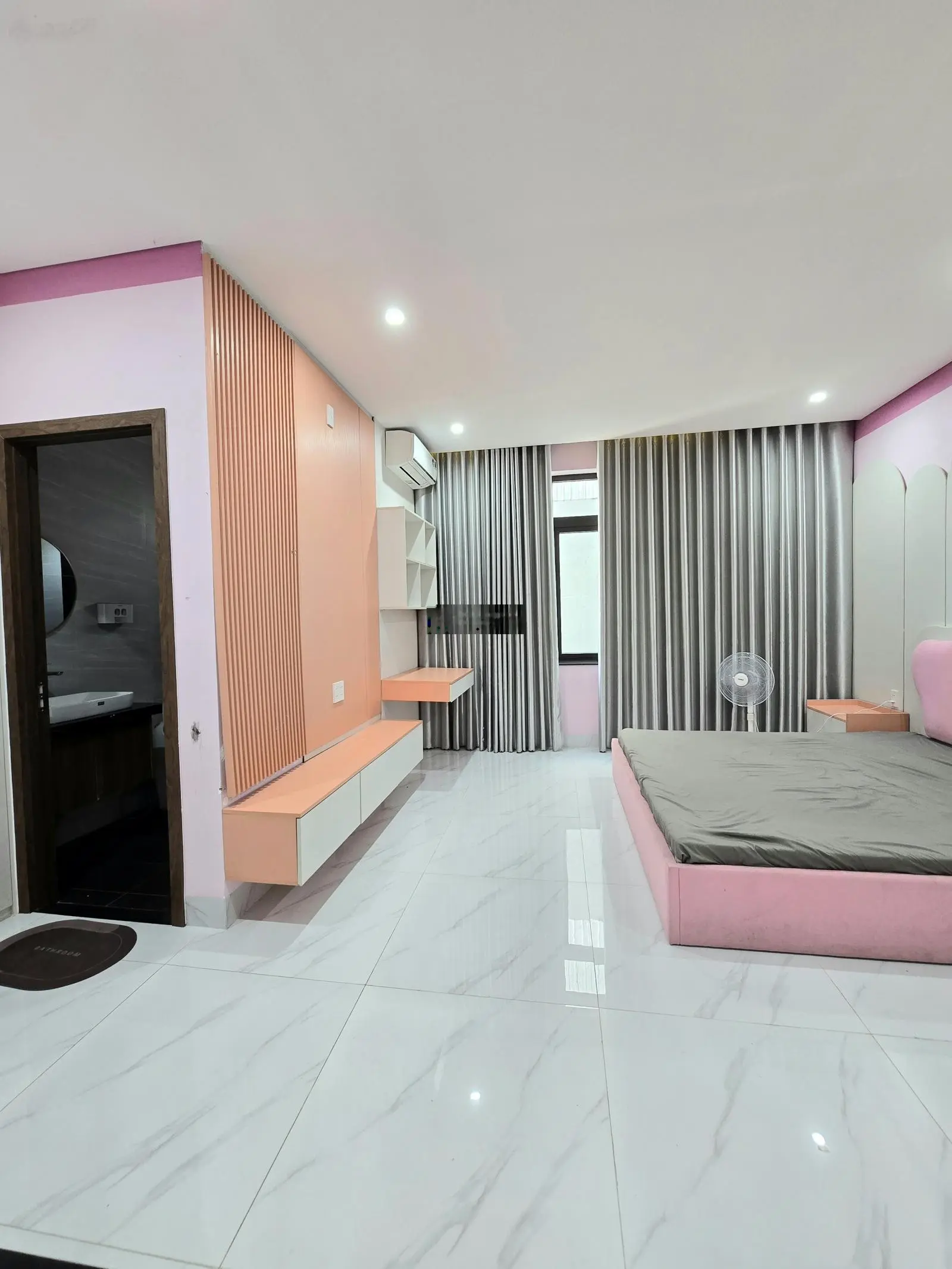 Bán nhà 5 tầng biển Mỹ Khê giá chỉ hơn 12 tỷ, thiết kế rất đẹp dòng tiền thuê đến 40 triệu.