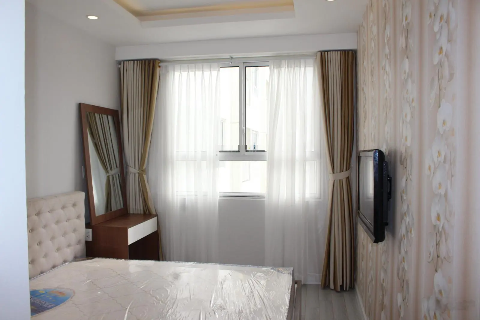 The Botanica, Giá bán bao sổ 3ty350, 57m2 hướng đông, tháp TB1 - LH 0908 457 *** gặp Linh