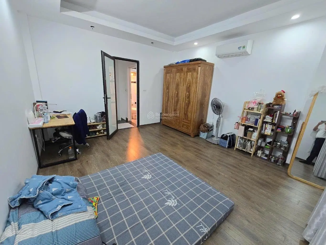 Hiếm Đẹp nhà 5 tầng Ô tô đỗ cổng gần mặt Phố chỉ hơn 5 tỷ Thạch Bàn