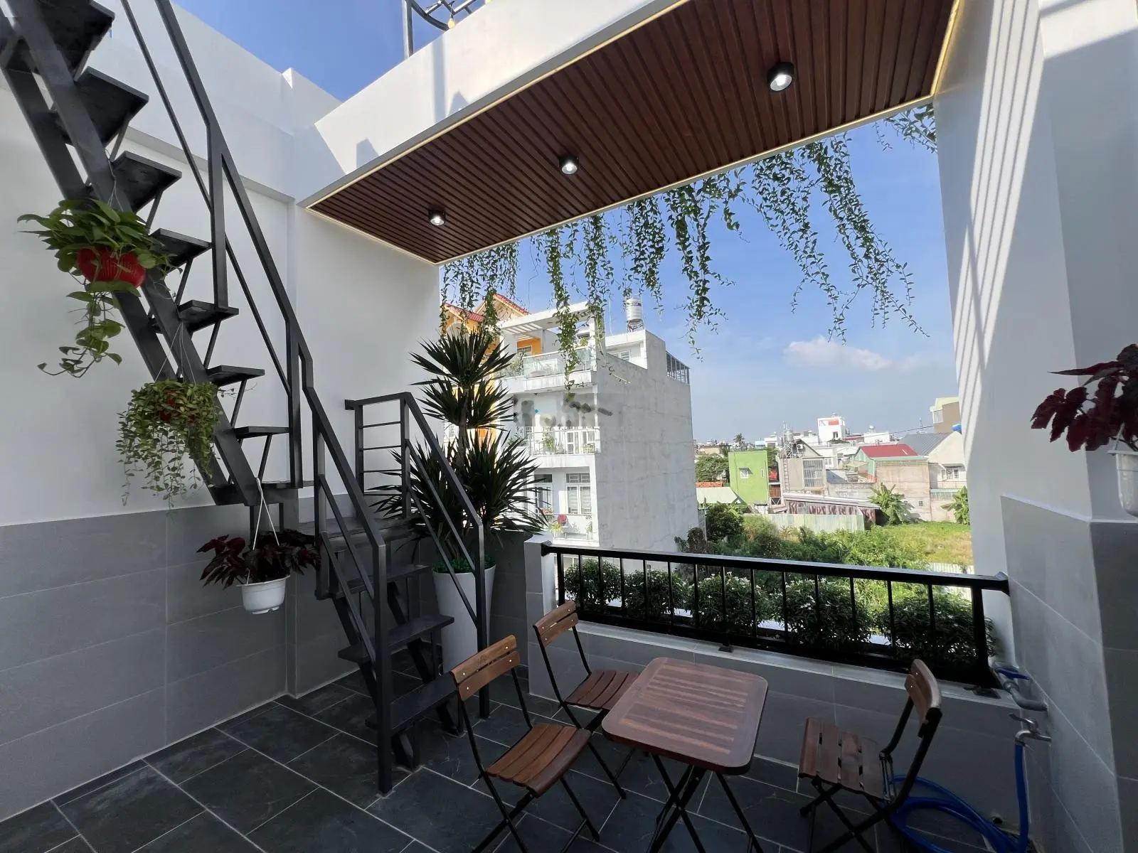 Nhà mới DT 80m2 sân ô tô ngay chợ Thạnh Xuân đường thông chỉ 6.3 tỷ