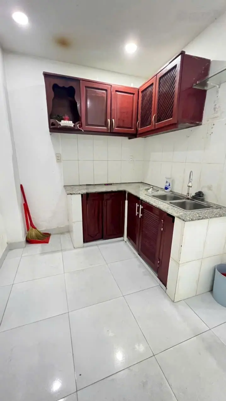 Nhà 1/ đường trần thánh tông, 2,5 tầng, hẻm xe hơi, gần chợ phạm văn bạch