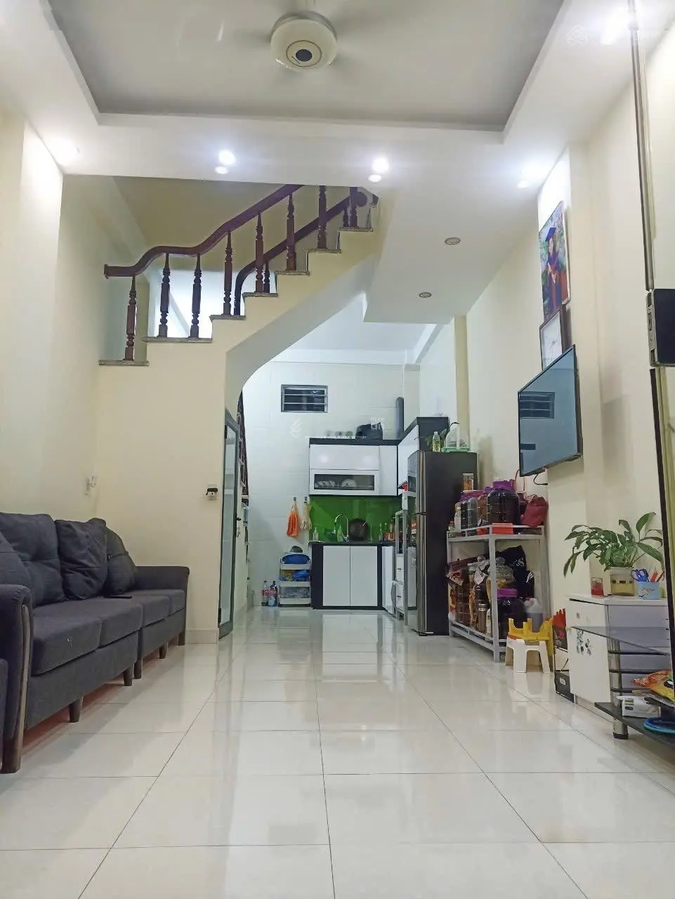 Nhà 3 tầng dân xây P Trần Lãm. Giá thoả thuận