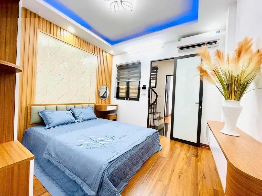 Hồng Mai - Bạch Mai - ngõ thông - gần phố - nhà mới ở luôn - 33m2 - 4 tầng - giá 4.5 tỷ