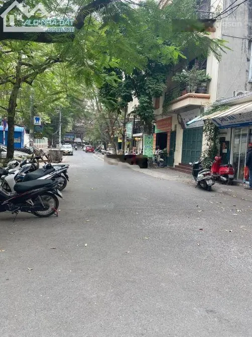 Mặt phố Đặng Văn Ngữ - lô góc thoáng sáng - kinh doanh sầm uất - diện tích 75m2. Giá hơn 20 tỷ