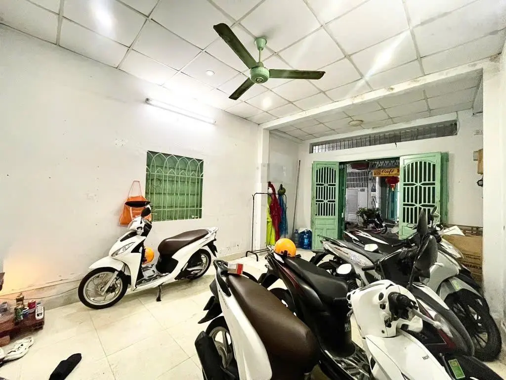 Bán nhà lô góc cực rẻ,tại p1,gò vấp,dt 50m2,sổ hồng riêng,xe hơi đỗ cửa,giá chỉ 5,95 tỷ