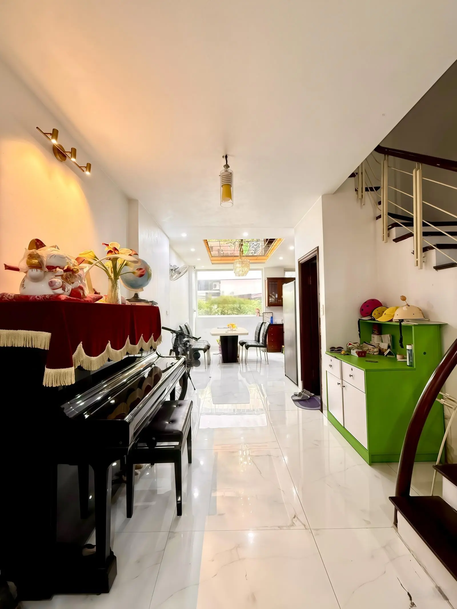 Bán nhà gần phố Khuất Duy Tiến 55m2*5T,MT 4.2m,gara oto,2thoáng,kinh doanh,10m ra phố, giá 18.3tỷ.