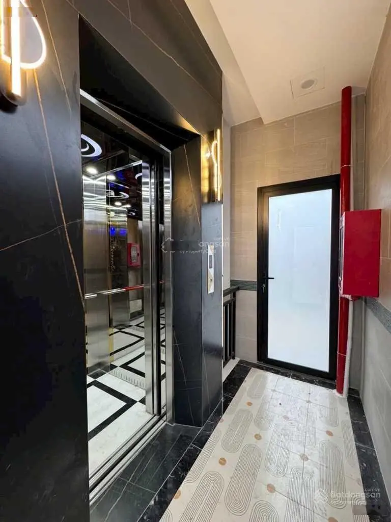 CHDV HXH Xô Viết Nghệ Tĩnh, 6 tầng, có tháng máy, dòng tiền 120tr/tháng