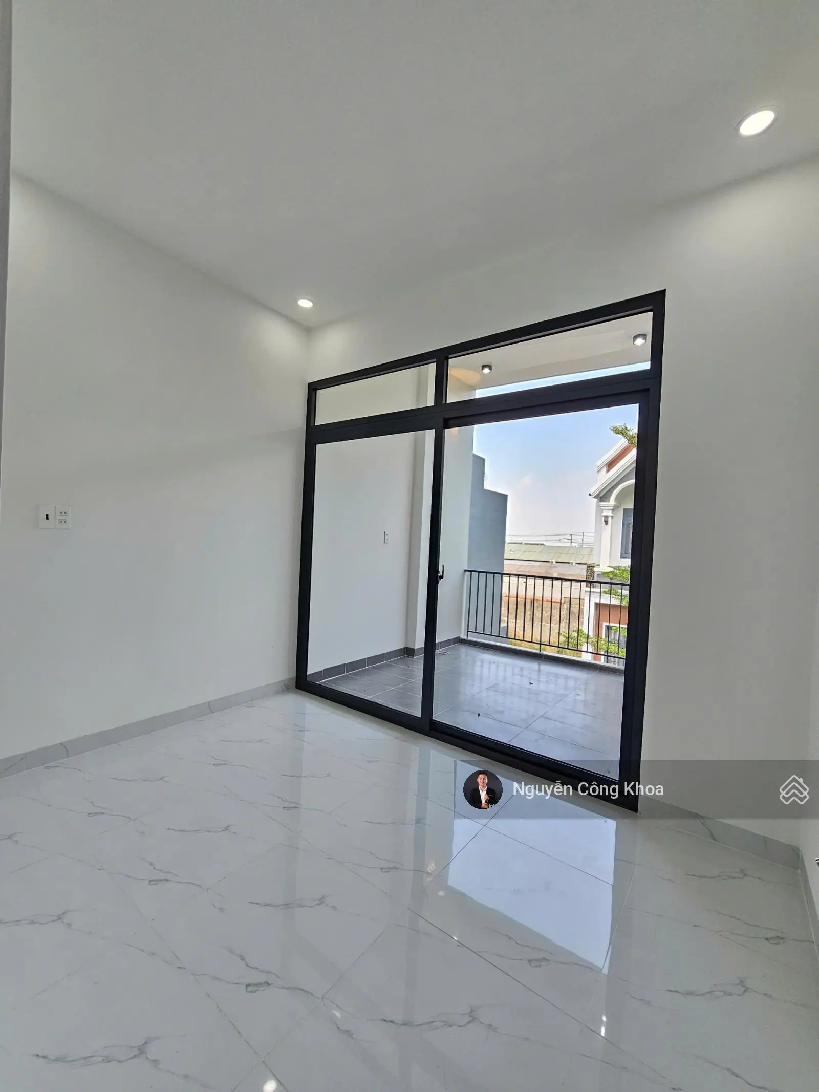 Bán nhà đúc 3 tấm full nội thất, mẫu hiện đại, 3 phòng ngủ, KDC P. Bình Chuẩn, Tp. Thuận An
