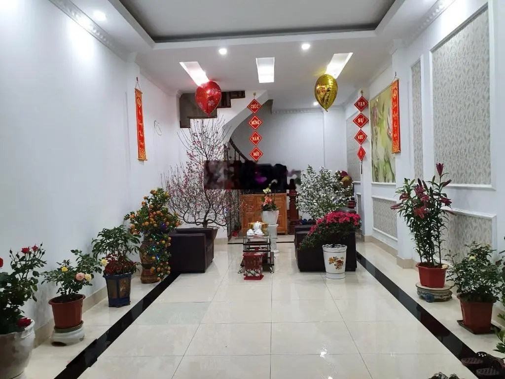 Bán nhà lô góc 43m2 x 5 tầng Cổ Linh đối diện Aeon Mall ô tô vào nhà ngõ thông kinh doanh tốt