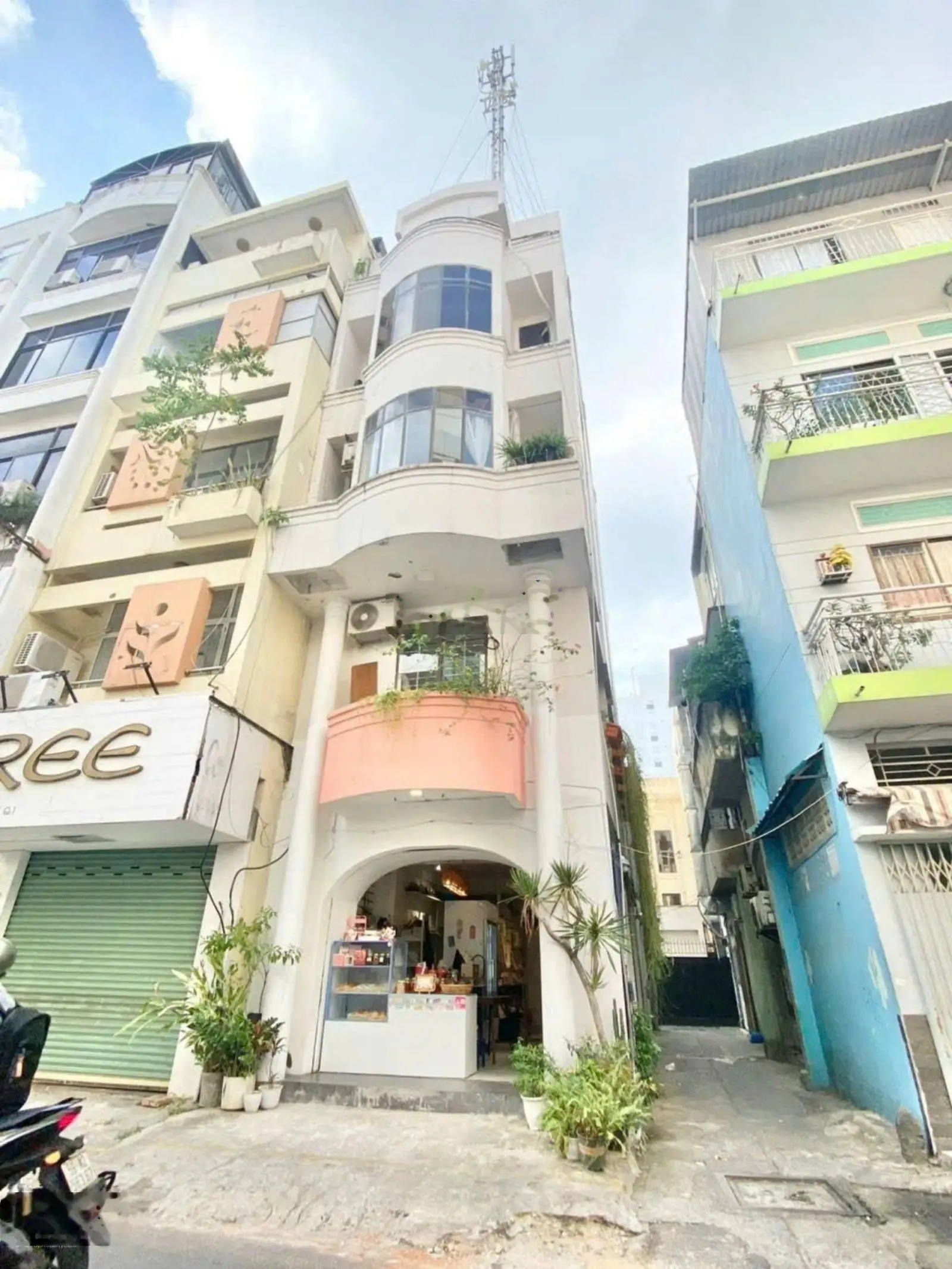 Bán mặt tiền CMT8, Q3 - DT: 5.7 x 25m, 143m2 - 5 tầng - HĐT 220 triệu - 32 tỷ