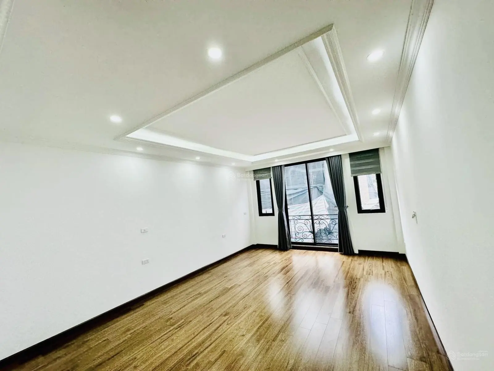Bán nhà Đường Nguyễn Lân Phố Vip Vị Trí Cực Kì Đắc Địa 48m2 Thang Máy Ô Tô Vào Nhà