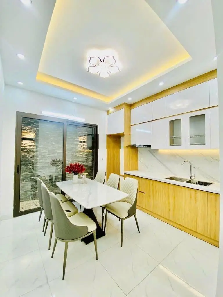 Nhà gốc đề, minh khai. đẹp long lanh, khách chỉ việc xách vali về ở. 48m2 x 4 tầng.