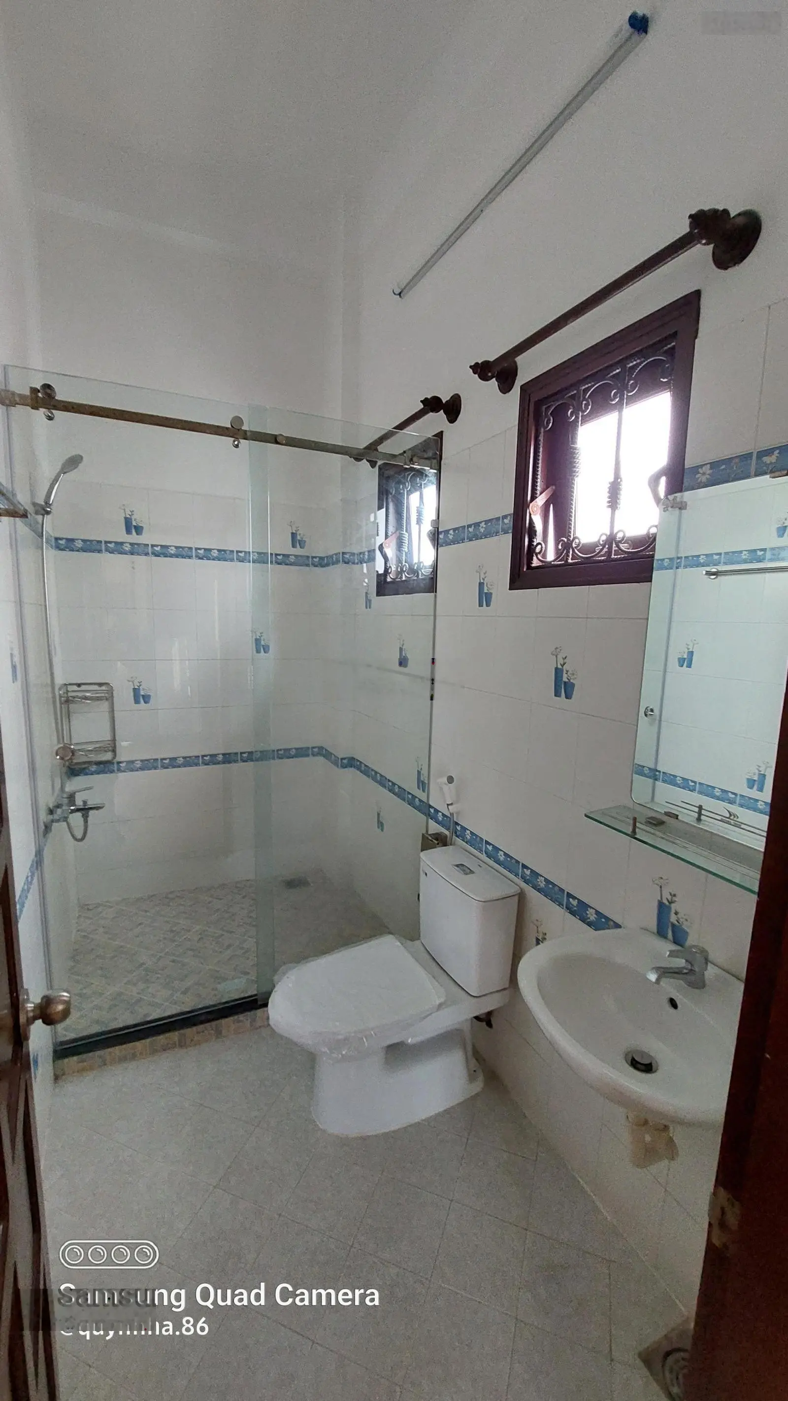 Nhà 3 tầng góc 2 mặt tiền sát biển Phạm Văn Đồng, Dt 73 m2 ngang 5m hướng Đông, đường oto thông 5m