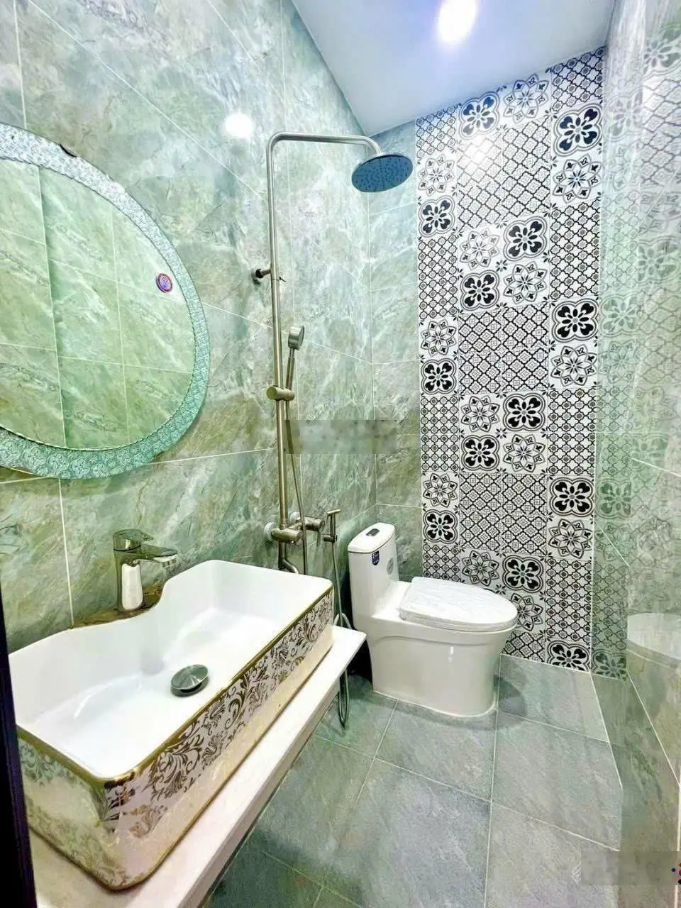 Cần 1 căn nhà đẹp ngay Lê Văn Quới với diện tích là 4x6m, 1 trệt, 1 lầu, sân thượng, 2PN, 2WC