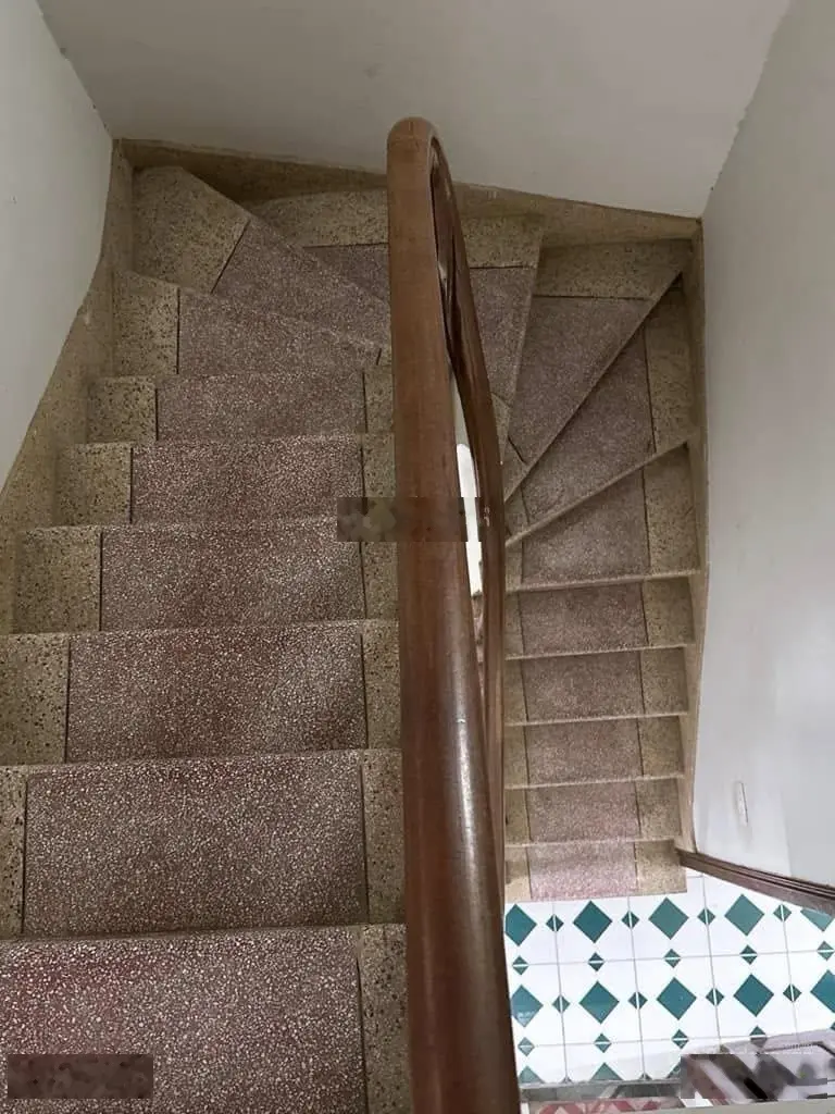 Cần Bán Nhà Cũ Xuân La - Lô Góc - Tải con vi vu - 71m2 x 3T - MT 5m - Ngõ thông muôn ngả