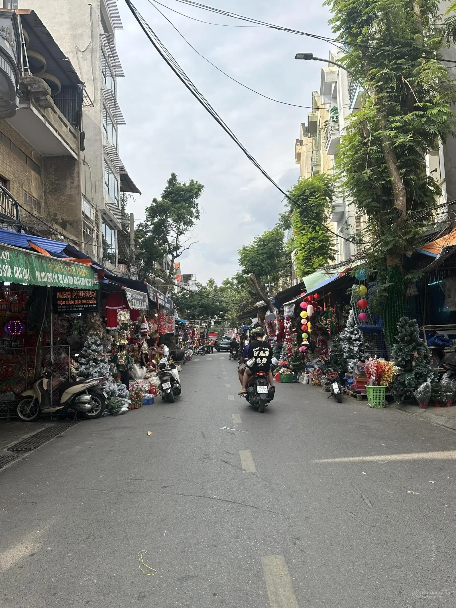 Mặt đường Thiên Lôi, ngay Aeon Mall