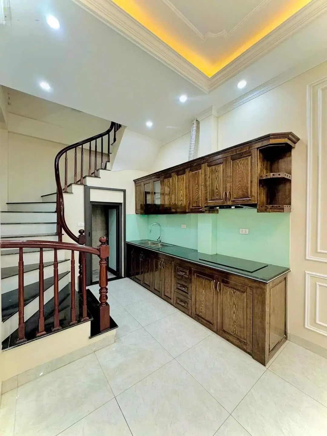 Bán gấp nhà đẹp mặt ngõ thông,nkinh doanh, oto - 4 pn, 4 wc, 38m2, 7 tỷ nguyễn đức cảnh