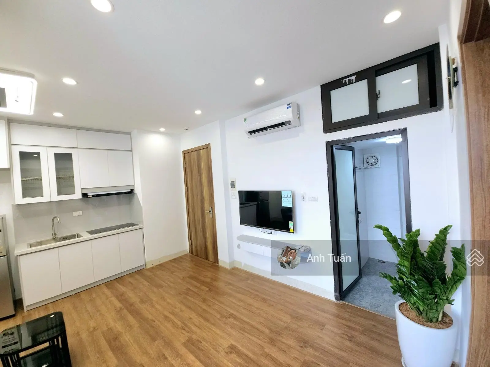Bán căn hộ 2PN, có sổ, gần ĐH Kinh Tế Quốc Dân, giá 2.1 tỷ