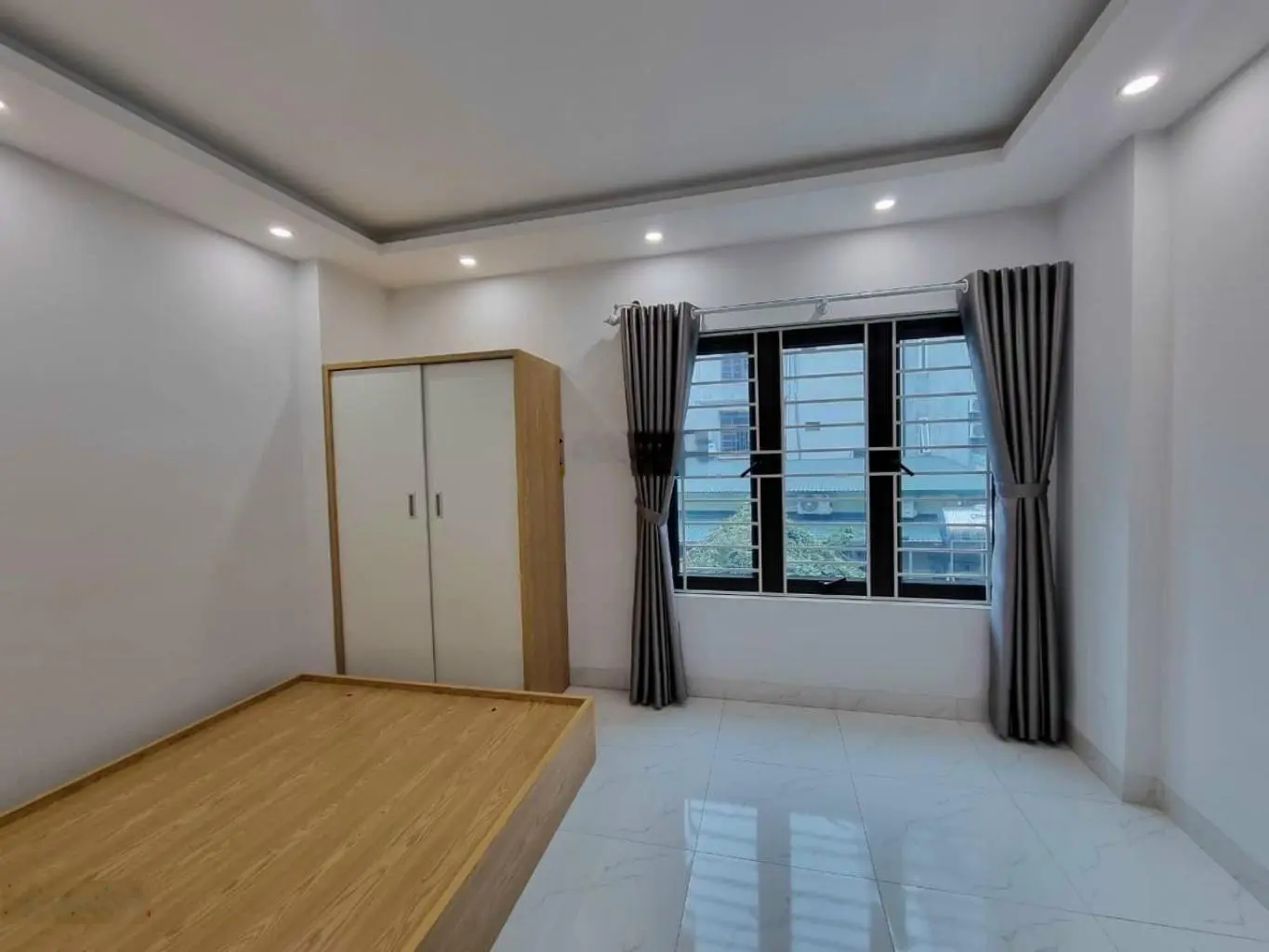 Hiếm, Ngô Thì Sỹ 40m2 - 5 Tầng - vị trí đỉnh, nhà dòng tiền, 30m oto tránh, chỉ 8tỷ9 đàm.