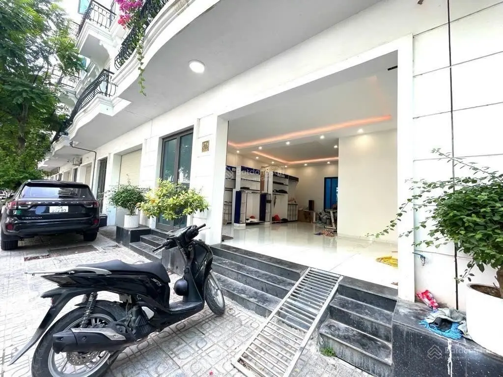 Cần bán liền kề Kiến Hưng Luxury giá 18,5 tỷ VND, 70m2, 4 phòng ngủ