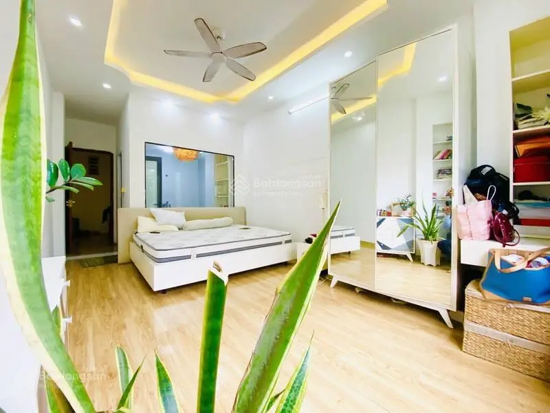 Nhà đẹp cách mặt phố 20m, dân xây chắc chắn , hiếm có, chốt ngay kẻo hết