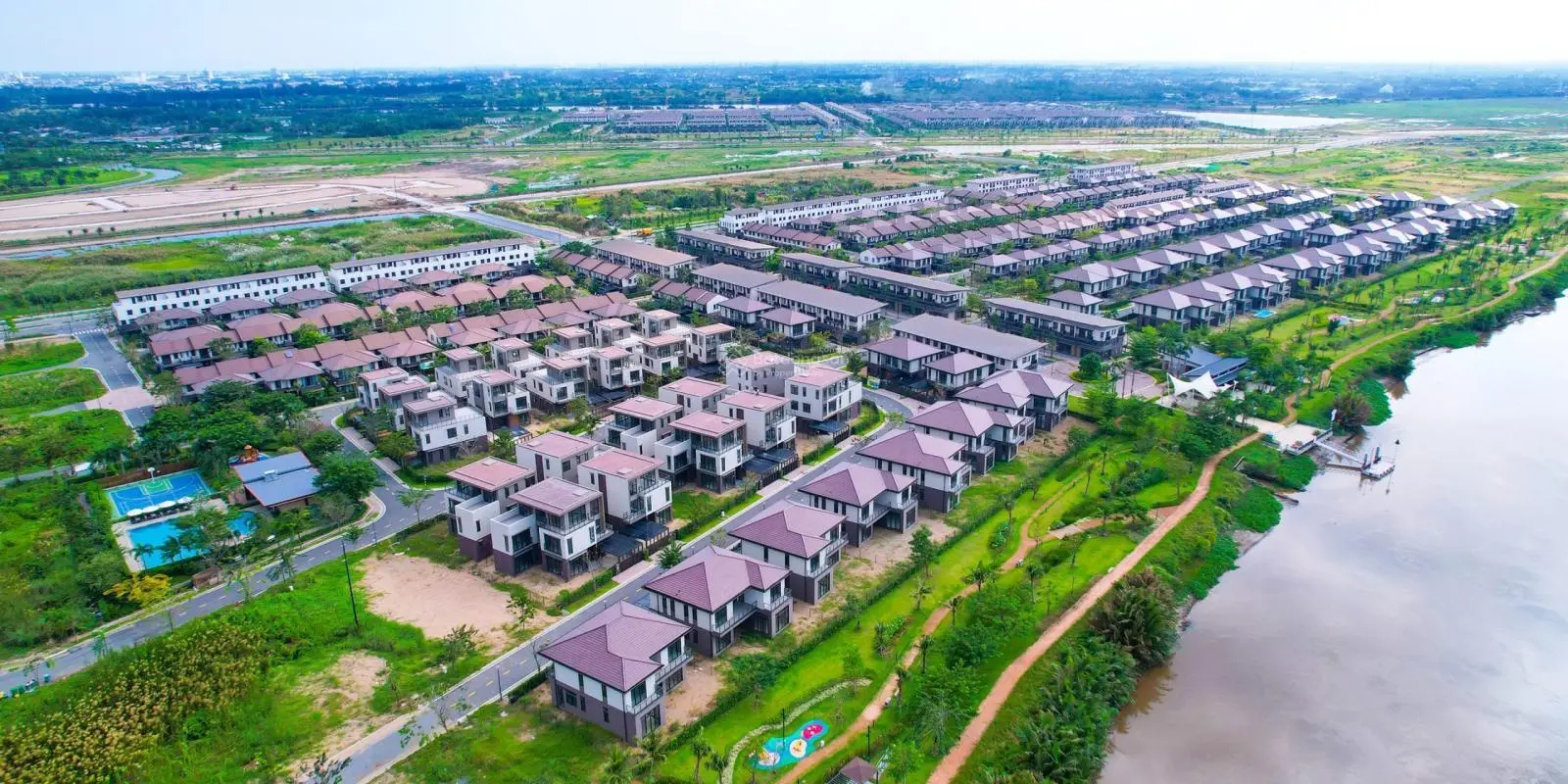 Bán căn GÓC BÌA nhà phố Waterpoint. Hoàn thiện xây dựng. LH xem nhà