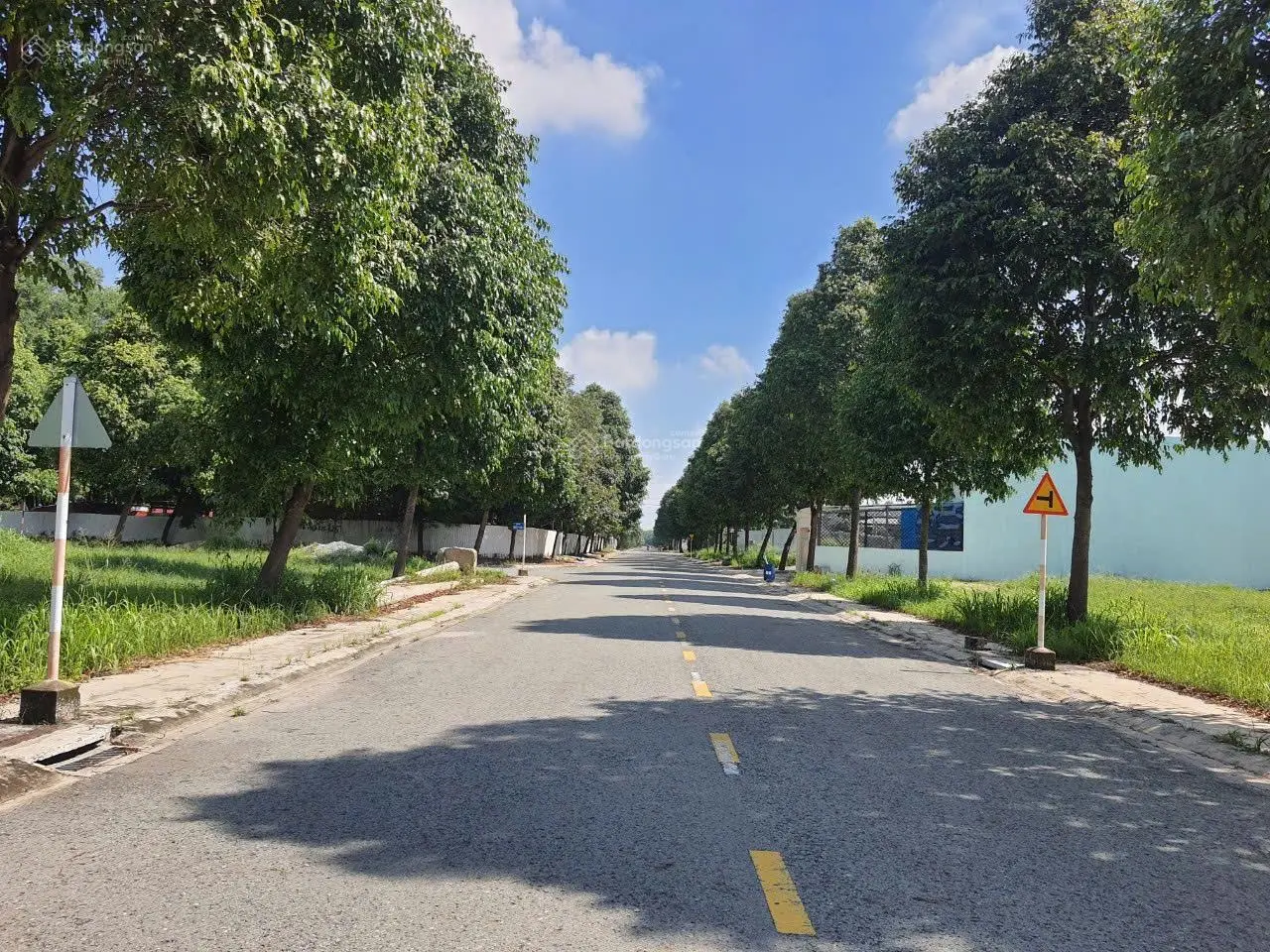 Bán đất MT đường Số 41 đường nhánh của Đinh Thị Thi khu đô thị Vạn Phúc. DT 100m2. SHR