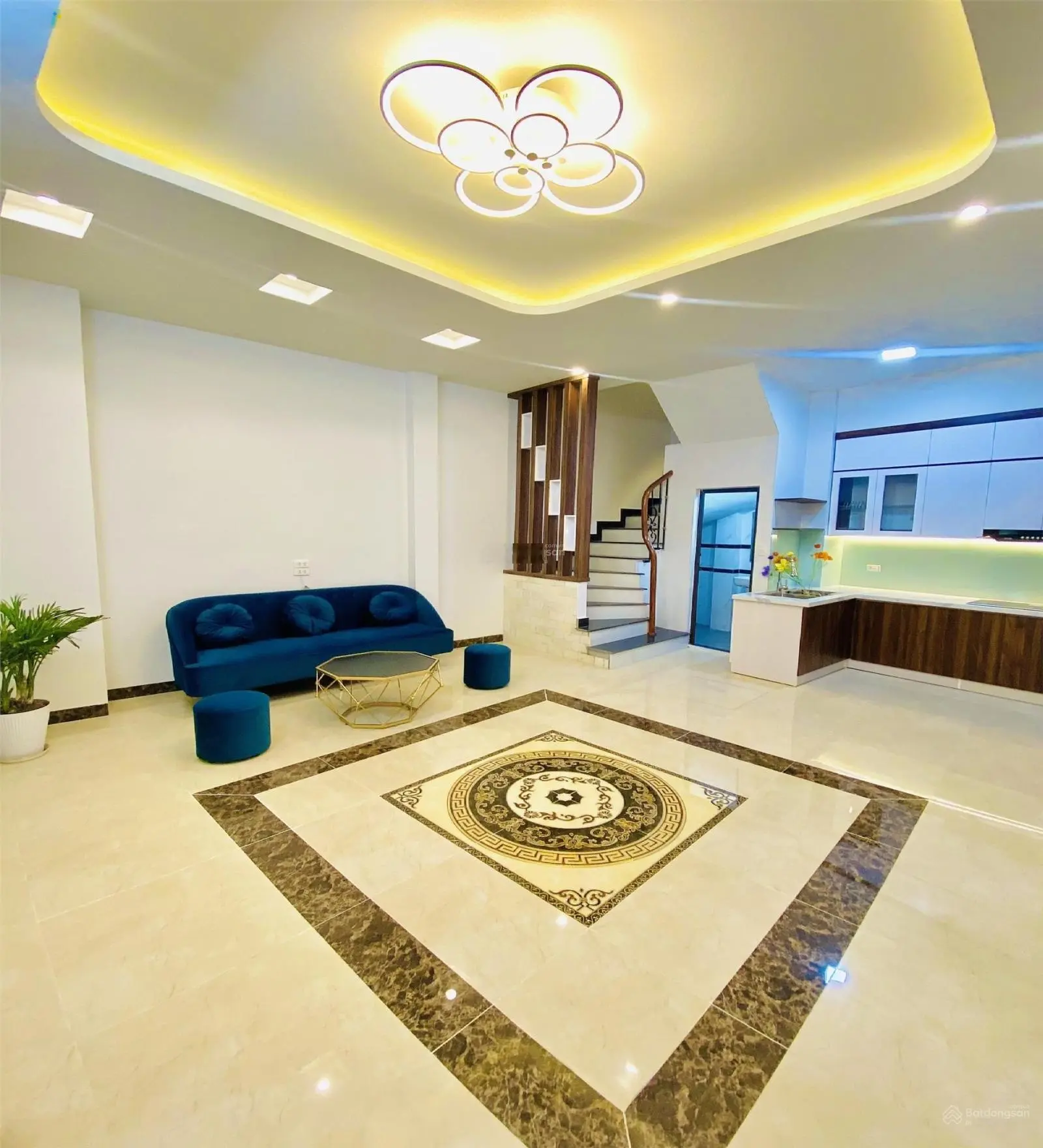 Bán nhà Đại Mỗ, gần phố Sa Đôi, Vincom Mega Mall xây 5 tầng, gần đường lớn giá 4 tỷ