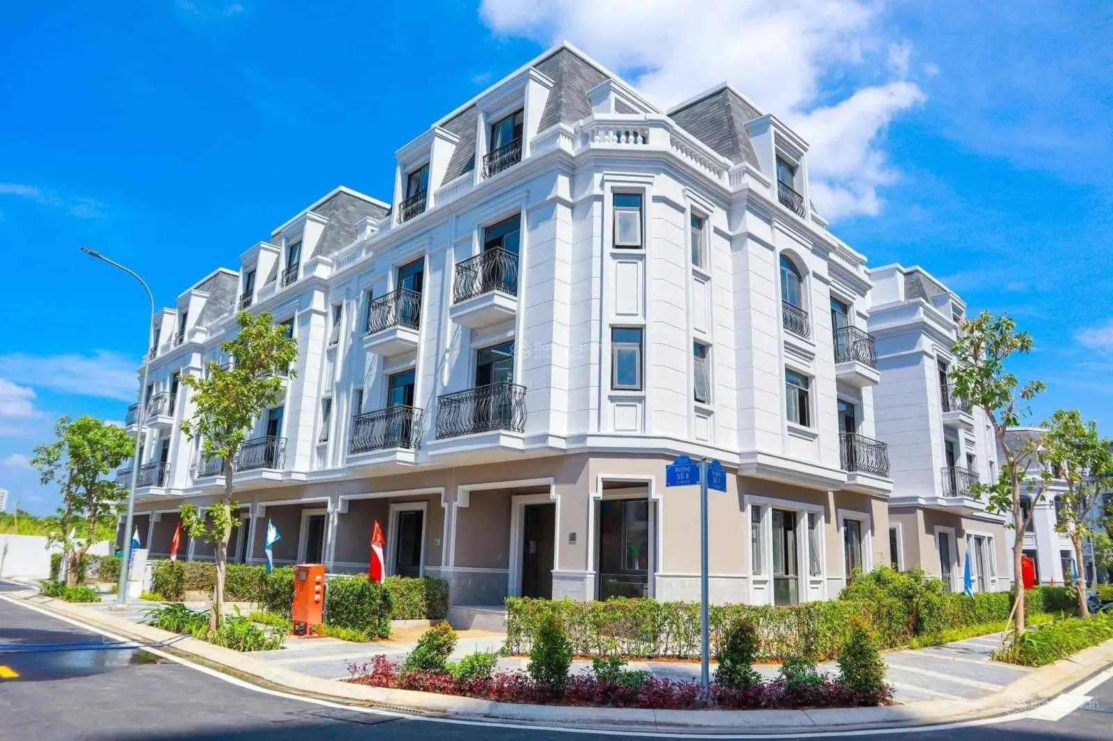 Bán gấp căn nhà phố góc 2 mặt tiền 160m2 Amelie Villa Phú Mỹ Hưng, chênh lệch nhẹ có thương lượng