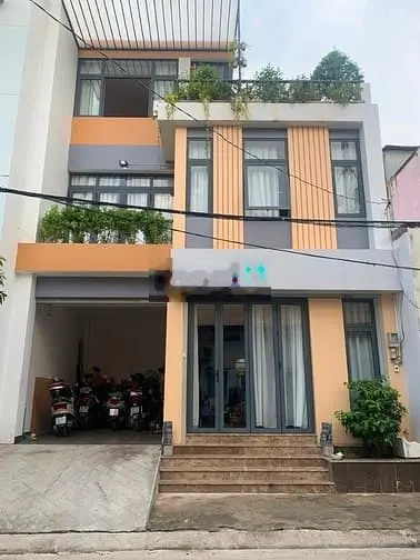 Nhà 3 tầng cực đẹp còn mới DT ngang 8m khu TT Quận 2. Giá: 13,8 tỷ