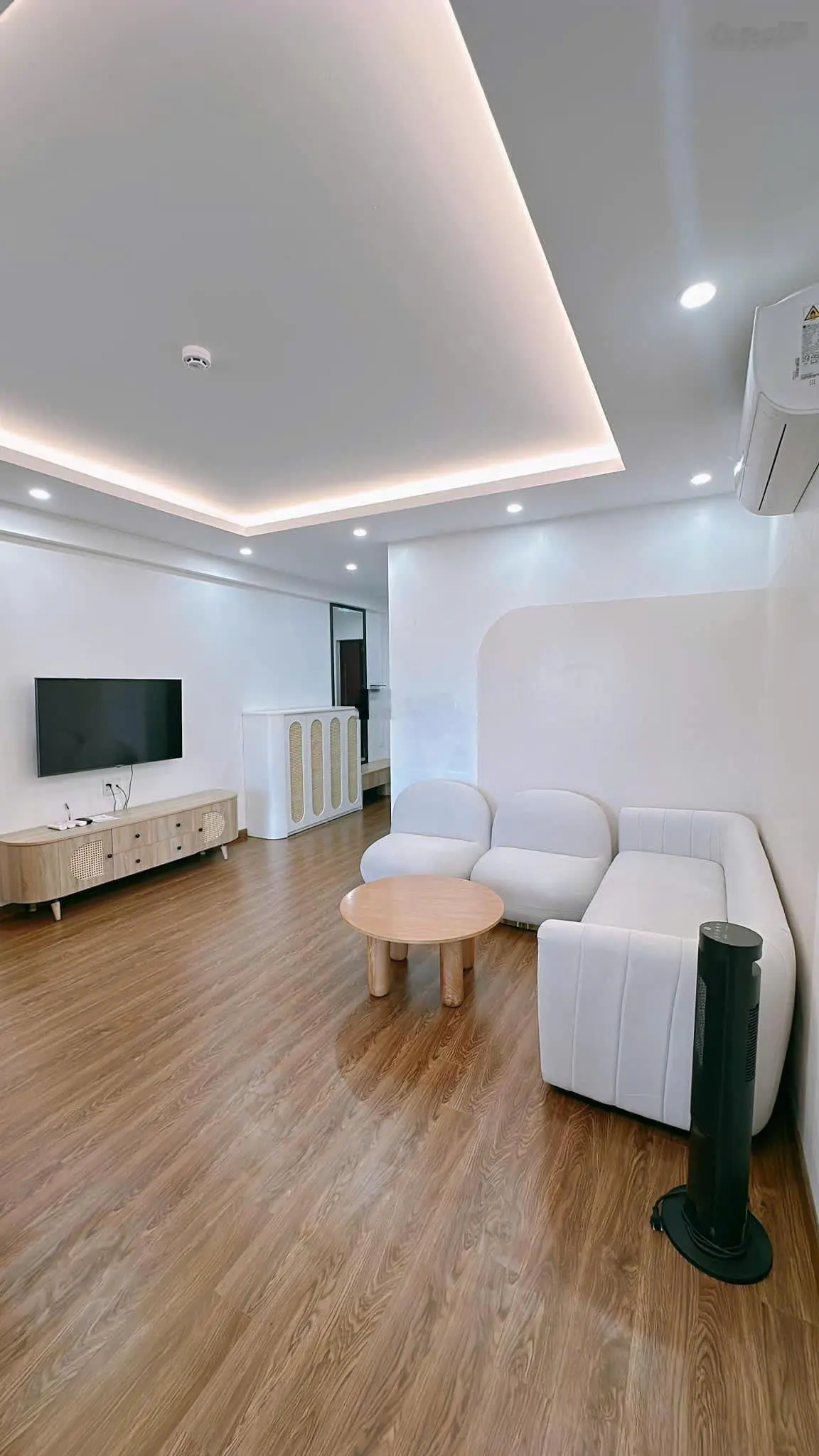 1,4 tỷ cho căn 2PN - 2VS. Đang có khách muốn thuê căn 2 ngủ từ 8,3-10,2tr/tháng. Hợp đồng 2 năm