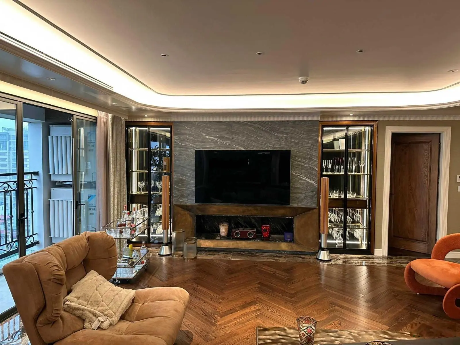 Chính chủ bán căn hộ Soleil 146m2 view 2/3 diện tích Hồ Tây, full nội thất mới tinh, gồm 3 ngủ