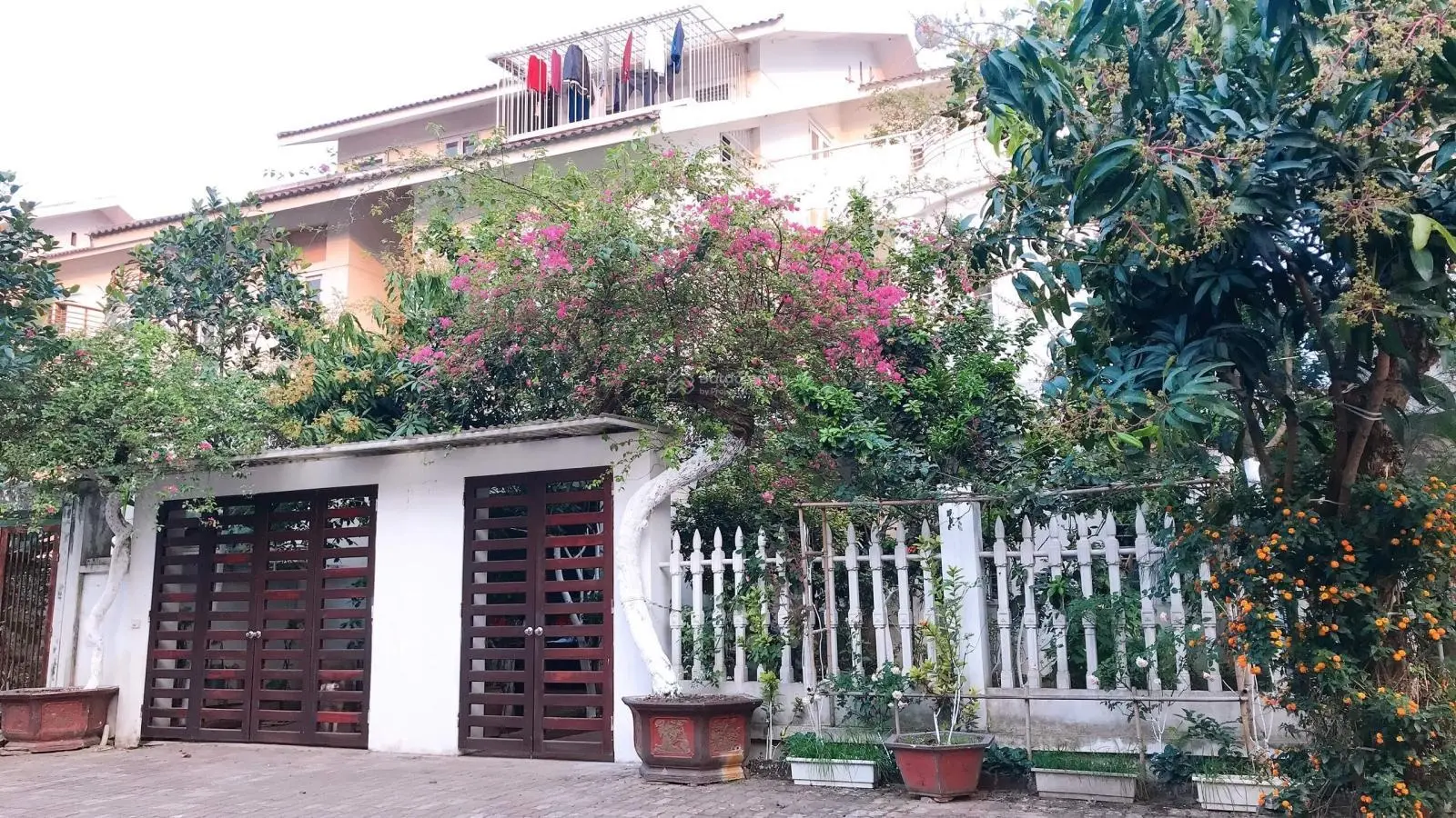 Chính chủ bán căn LK2 đối diện chung cư, nhà hoàn thiện full nội thất giá đầu tư tốt