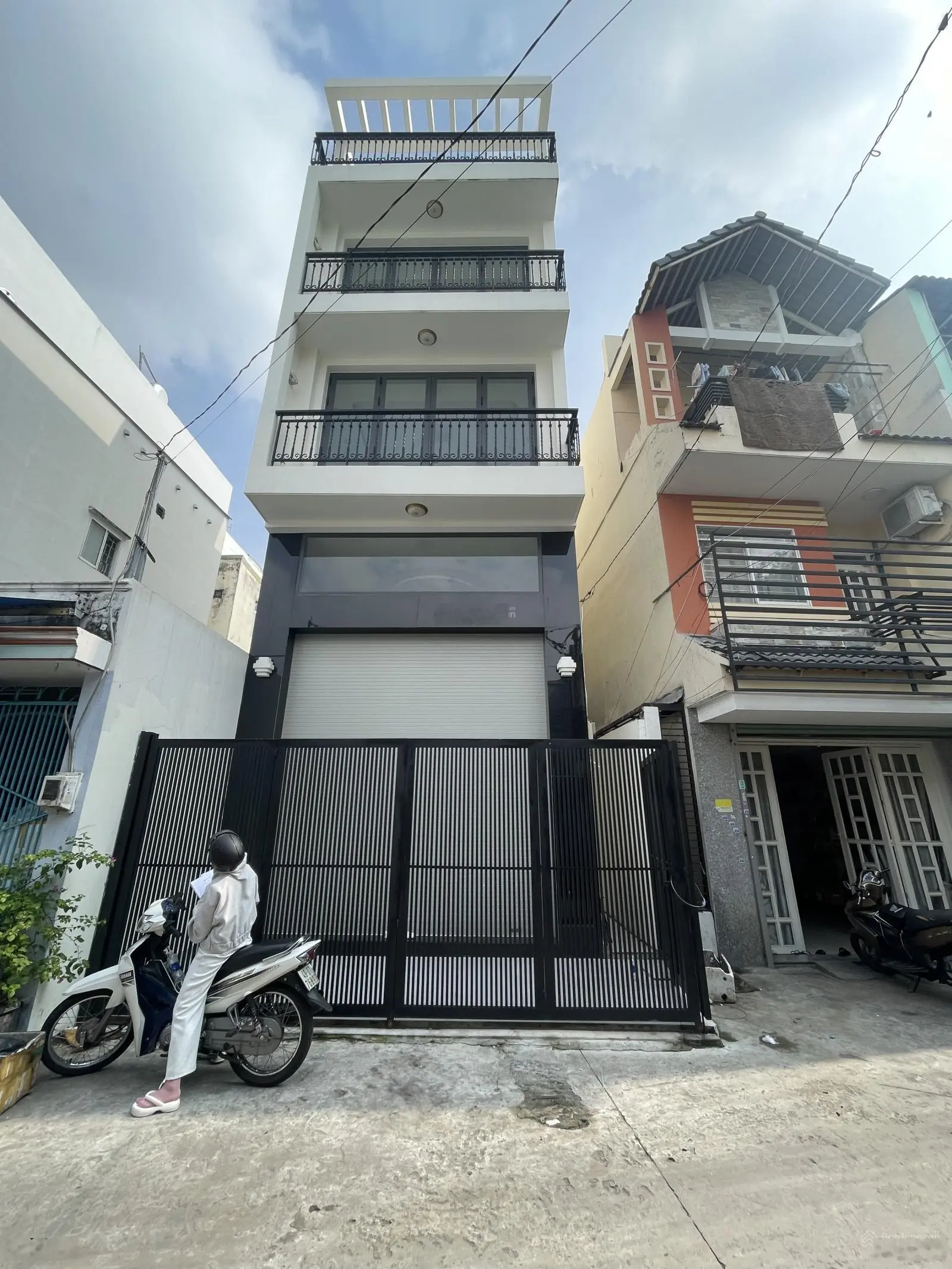 Mặt Tiền 12m nhựa - 45m2 Ngang 4m nở hậu - 5 tầng có thang máy - Chỉ 9,8tỷ TL không lộ giới vuông .