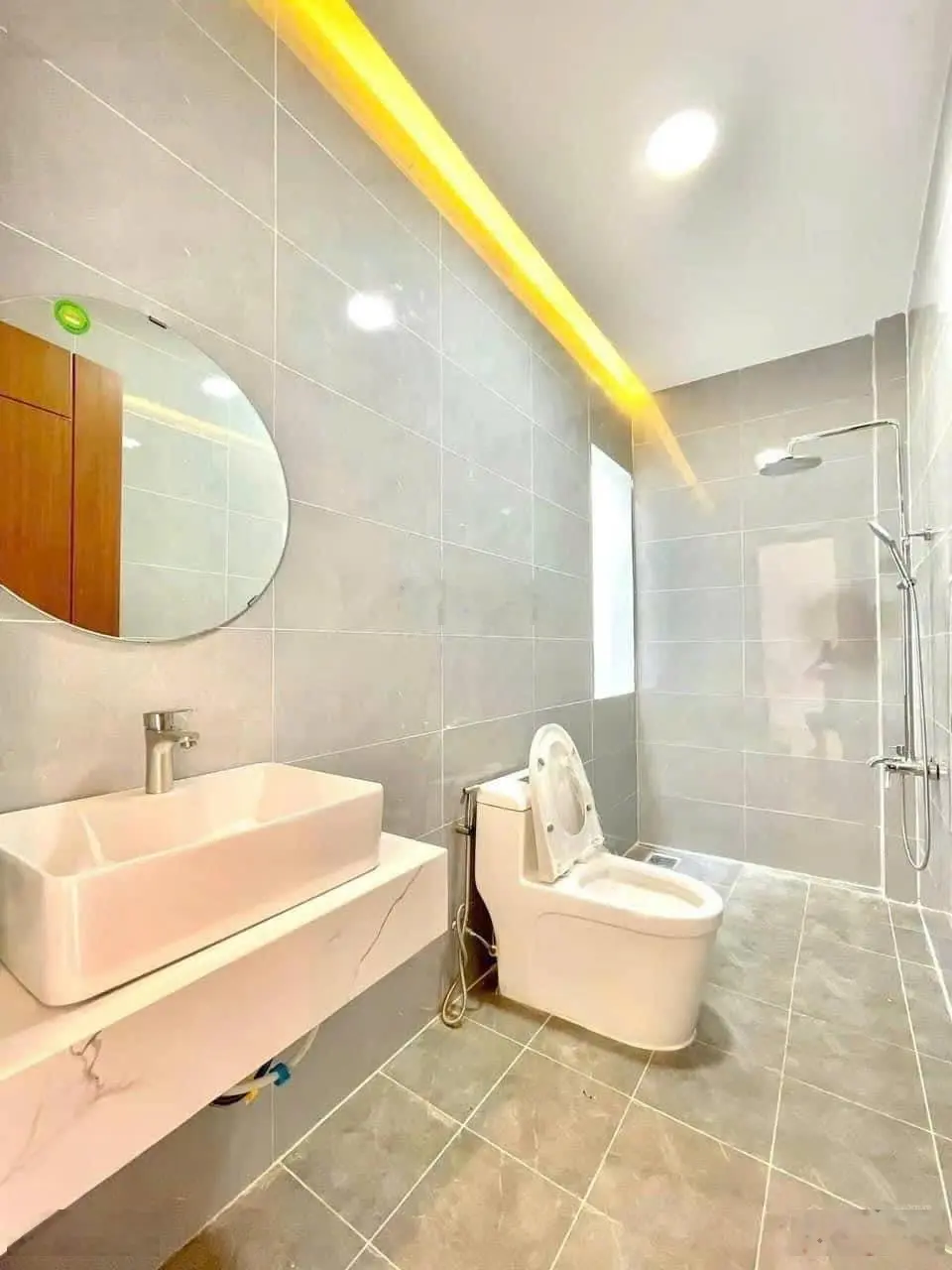 Cần bán căn nhà ở gần chợ Bình Chánh nằm ngay đường Hoàng Phan Thái DT 90m2 SHR không quy hoạch