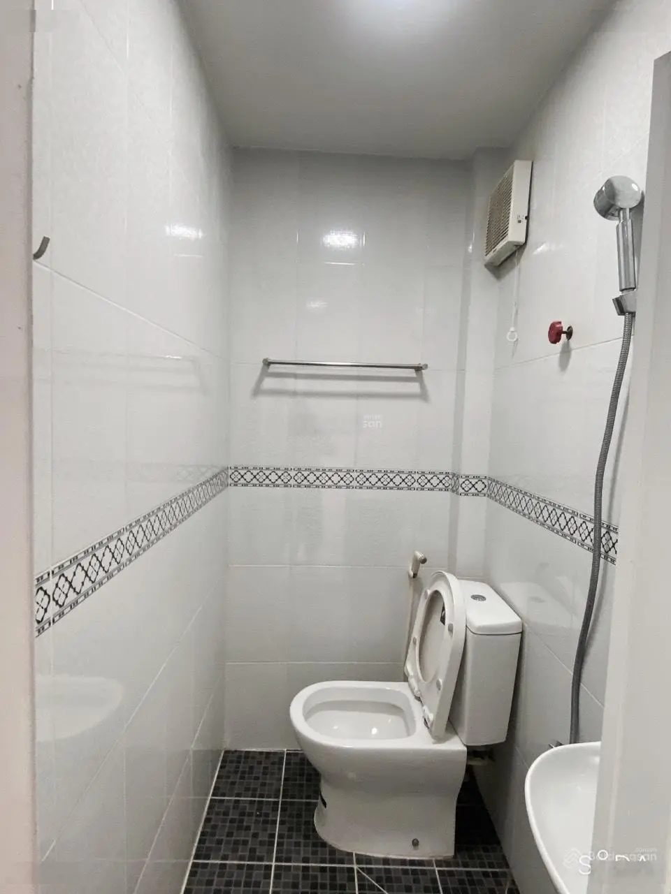 Cần bán gấp nhà riêng Tăng Bạt Hổ, P. 11, giá 3,99 tỷ thương lượng