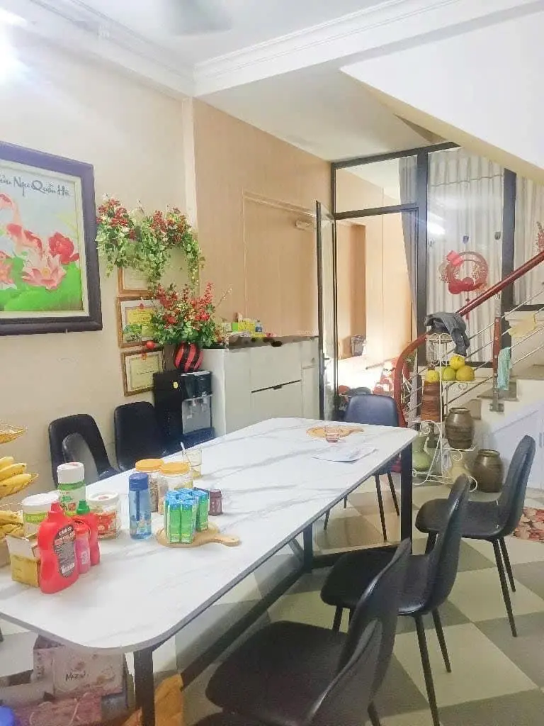 Chủ cần tiền bán gấp nhà Cầu Giấy 51m2 - 2 tầng - nhỉnh 12 tỷ. Ôtô đỗ cửa - kinh doanh - ngõ thông