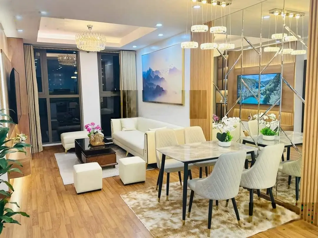 Chính chủ cần bán căn hộ 70m2 tầng trung, ban công hướng mát, nội thất cao cấp. Sổ đỏ cất két.