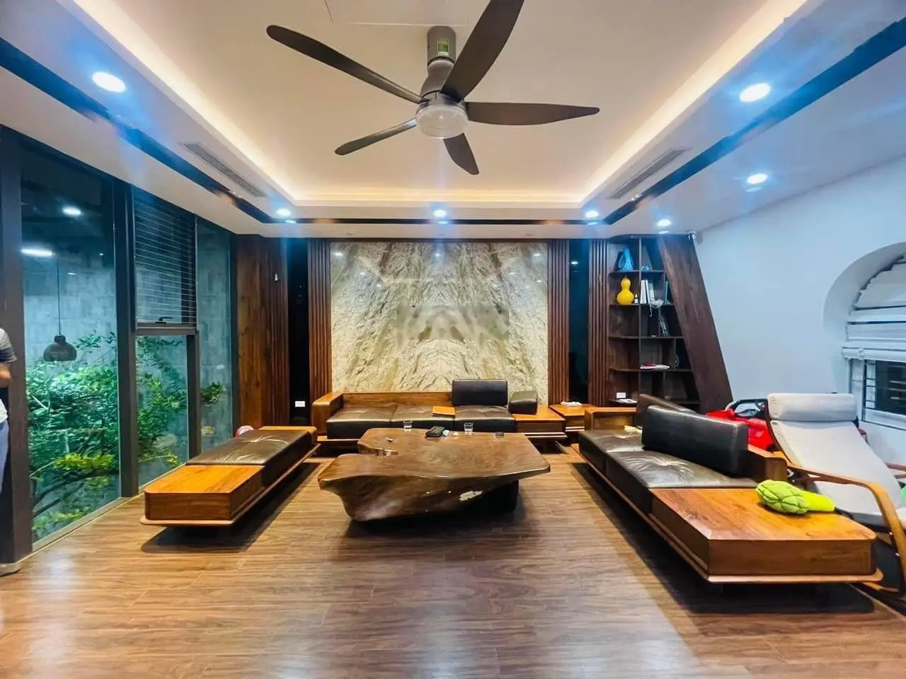 Giảm chào 500tr ! Phân lô Trần Quốc Hoàn! Ô tô tránh, nhà mới, ở ngay, gara, văn phòng, 62m2*5T