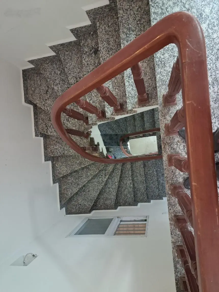 Bán nhà Trần Quốc Hoàn, Cầu Giấy: 40/44m, 3 tầng, MT 4m giá 14 tỷ. Ngõ ô tô tránh, ở vừa kinh doanh
