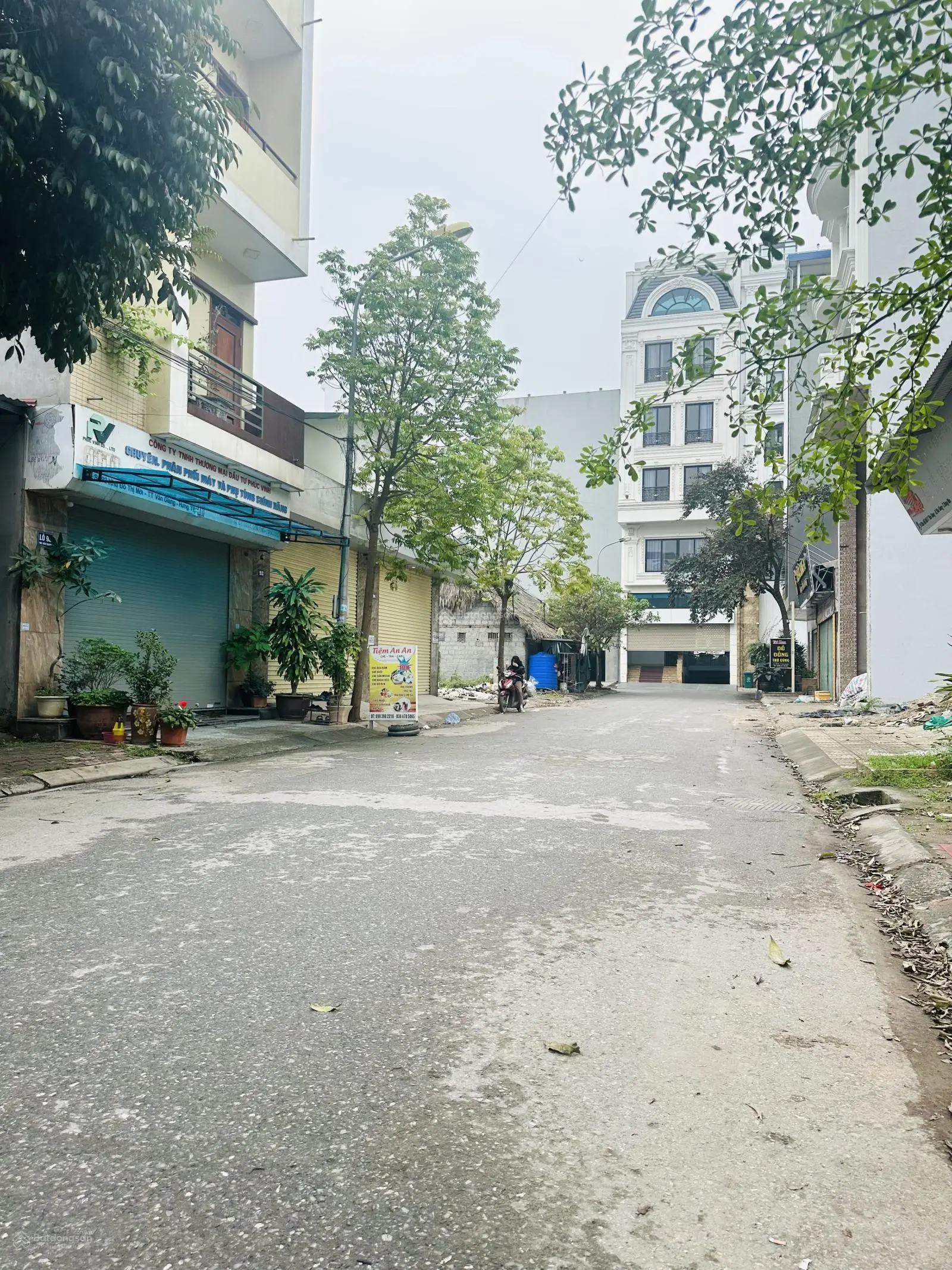 BÁN ĐẤT TẶNG NHÀ TẠI VÒNG XUYẾN VĂN GIANG KHU 4,3ha, 70m mặt tiền 5 có sẵn nhà 3 tầng giá 15x/m