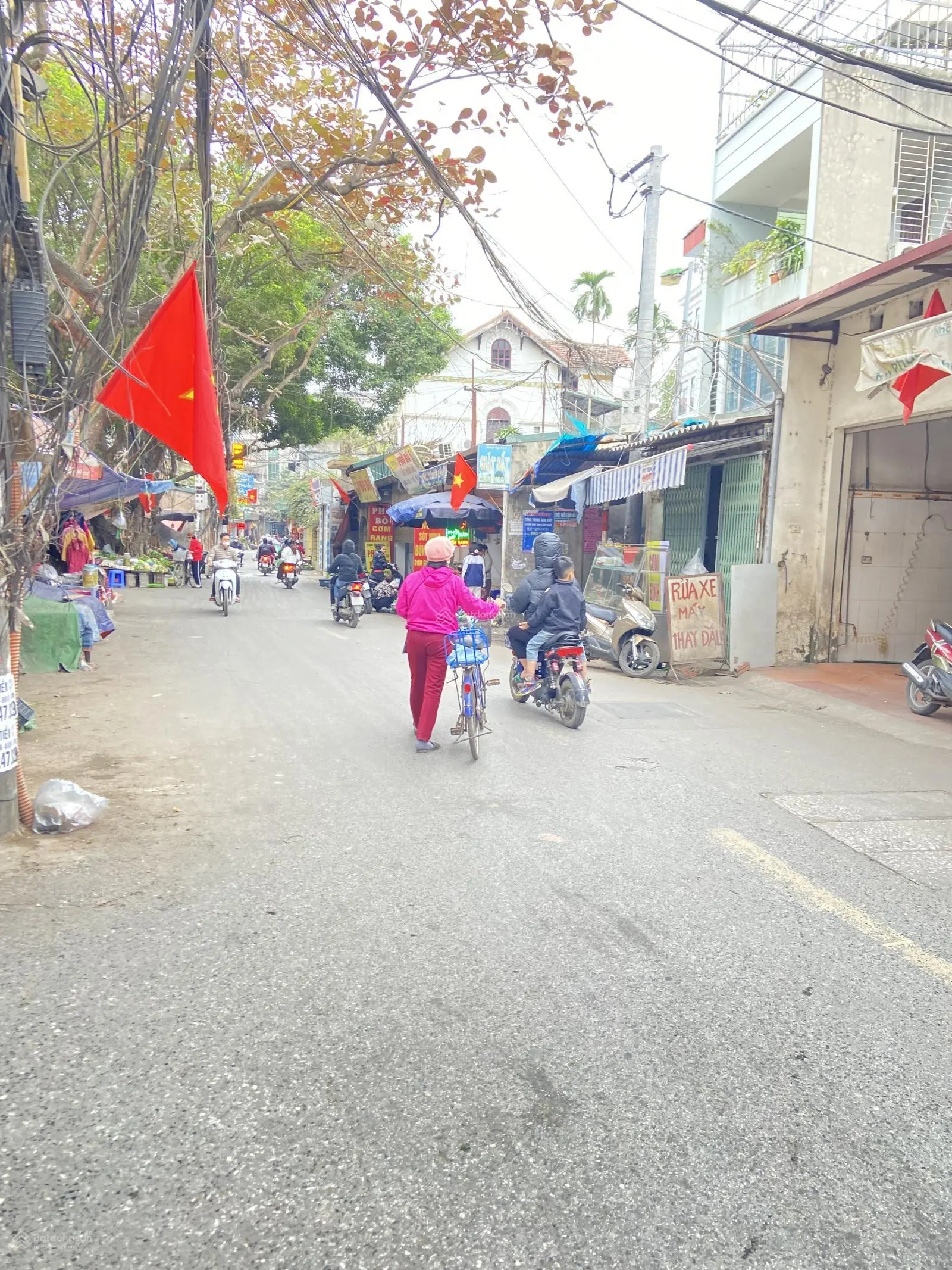 Bán nhà Nam Dư - Ô tô đậu trước nhà - Gần chợ - Kinh doanh dòng tiền