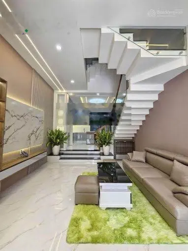 Ngộp vốn bán gấp nhà Trương Quyền P6 Q3. DT 82,8m2 giá 3tỷ7 gần chợ Tân Định. Đang cho thuê 28tr/th