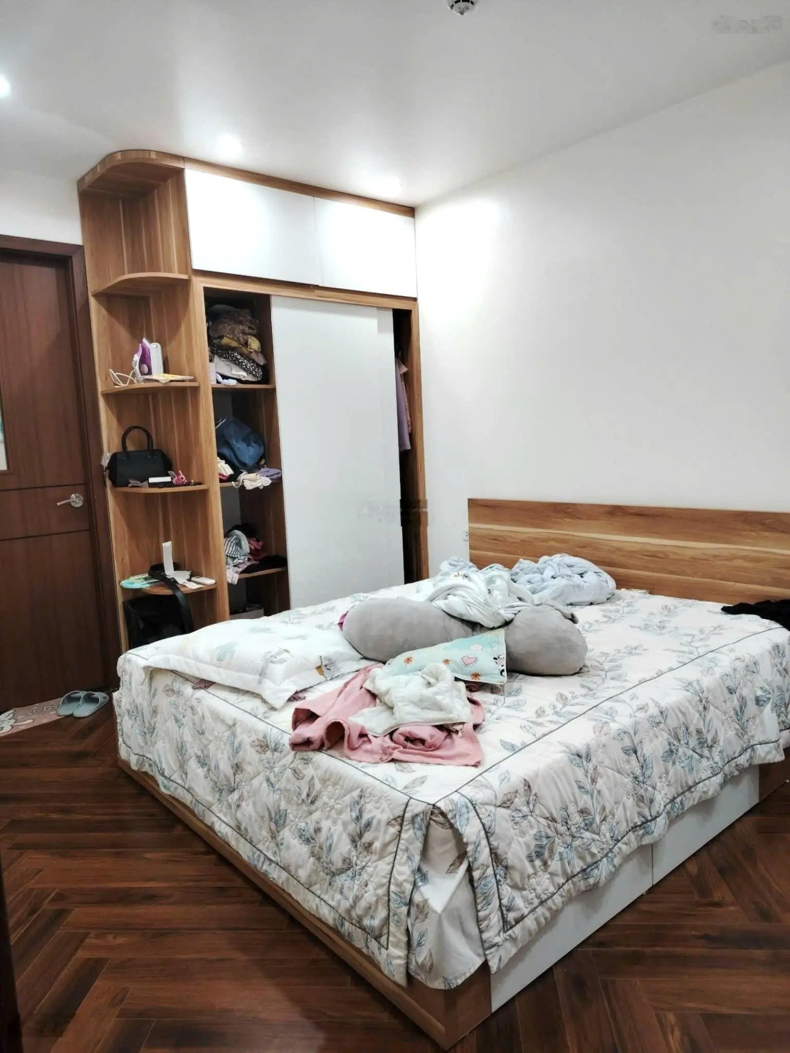 Chính chủ bán căn 69,9m2 ban công hướng đông 2PN, 2VS toà T3 Thăng Long Capital, sẵn sổ, full đồ
