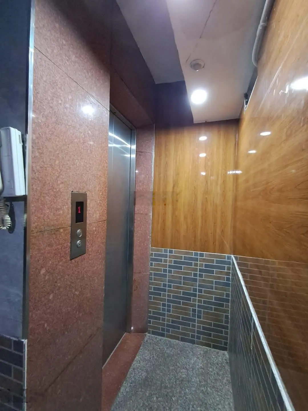 Bán nhà mặt phố vạn bảo. 50/70 m2, 9 t thang máy, lô góc, ôtô tránh, kinh doanh sầm uất. giá 30 tỷ