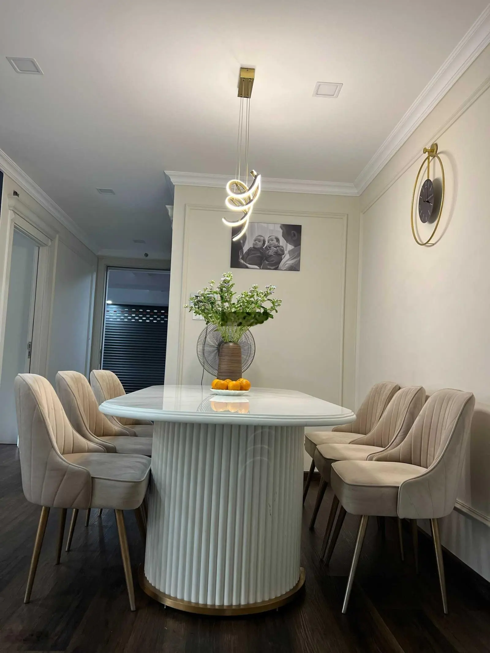 Chính Chủ cần bán căn biệt thự trên không 10x20, DT 198m2,3PN,2WC, 1PN tiện ích. LH 0968 903 ***