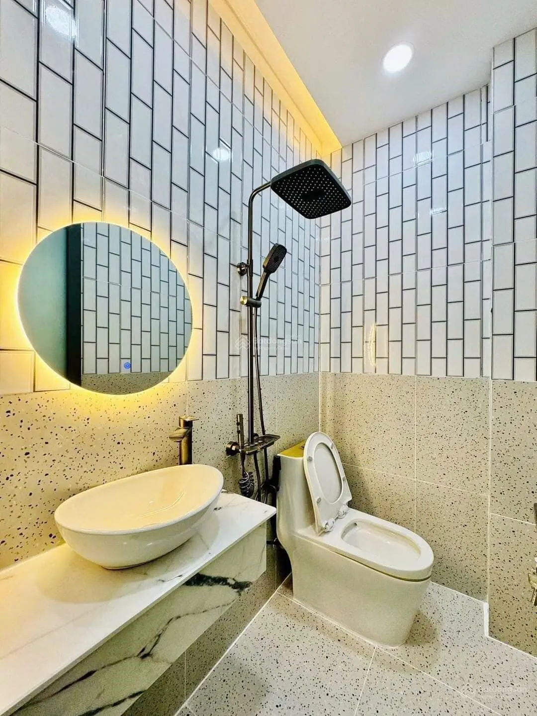Quận 11 đường Lê Thị Bạch Cát, DT 40m2 ngang 4m rộng giá 4.25 tỷ nhà mới